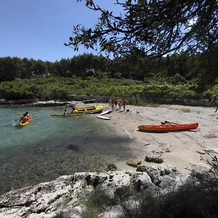 Stone Dalmatian House Modern, Stylish With Pool Feriehus Postira