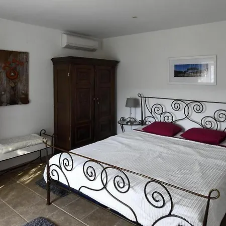 Stone Dalmatian House Modern, Stylish With Pool Feriehus