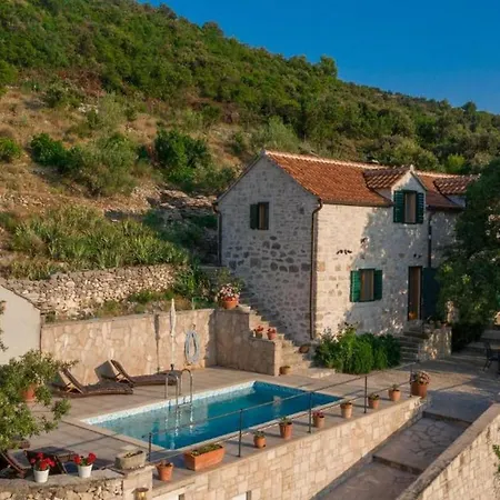 Дом отдыха Stone Dalmatian House Modern, Stylish With Pool *